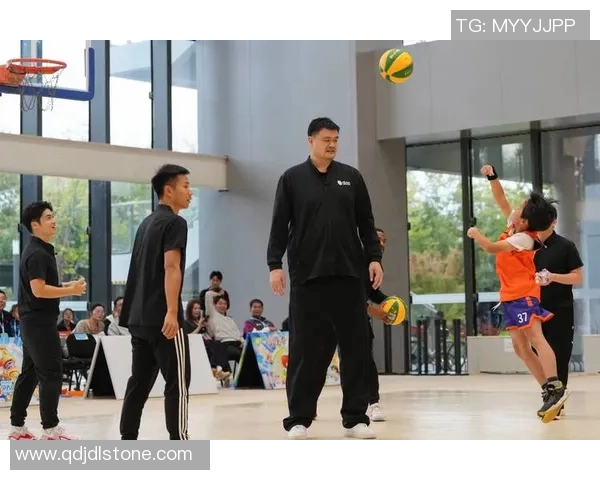 龙妈姚明携手共创传奇篮球之路展现体育与文化的完美结合