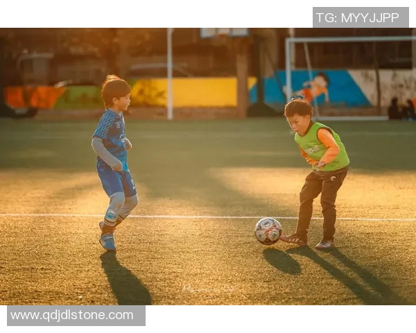 与足球明星同行的精彩瞬间与背后的故事分享