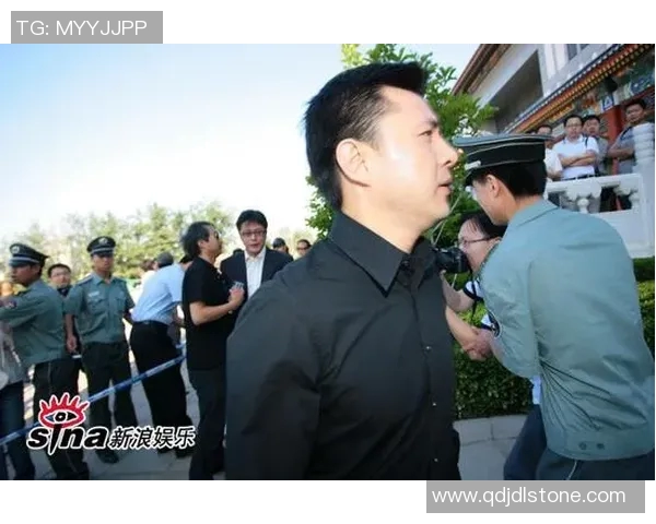 足球明星们深情悼念东航遇难者表达哀思与支持的温暖话语